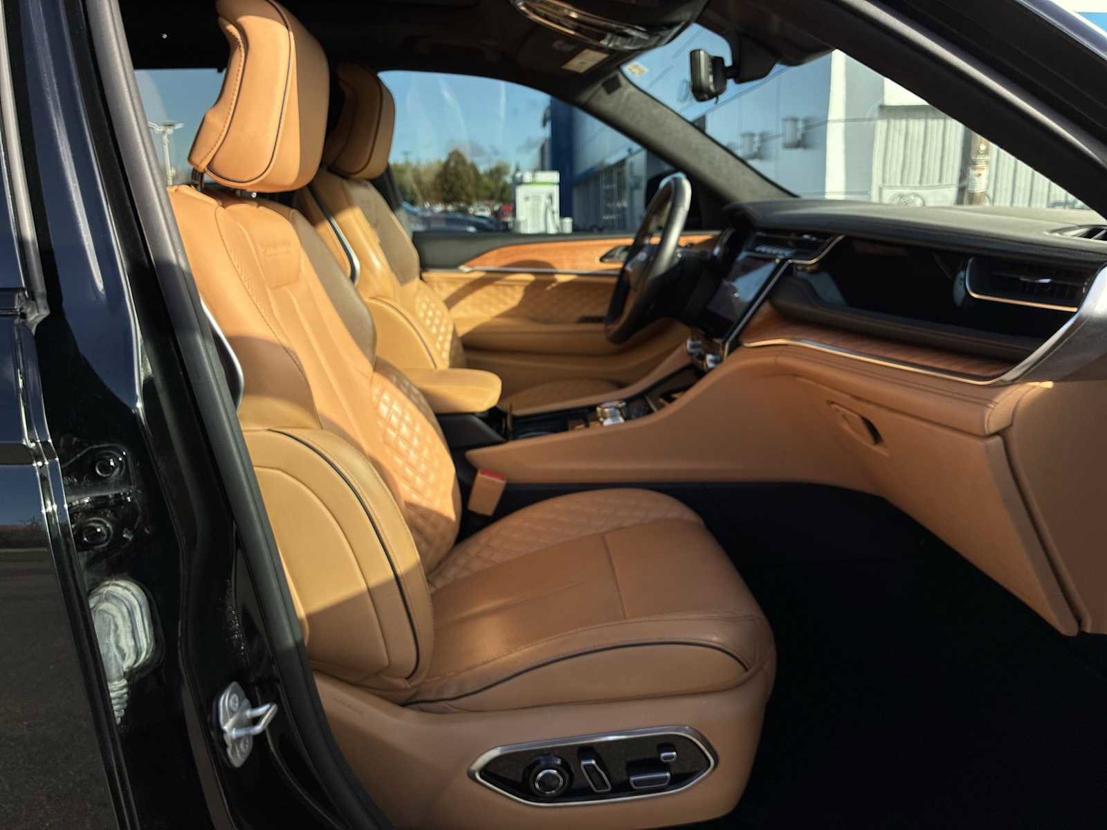 Used 2023 Jeep Grand Cherokee Summit image 29