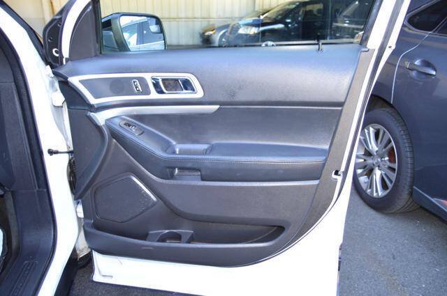 Used 2013 Ford Explorer XLT AWD/4WD image 31