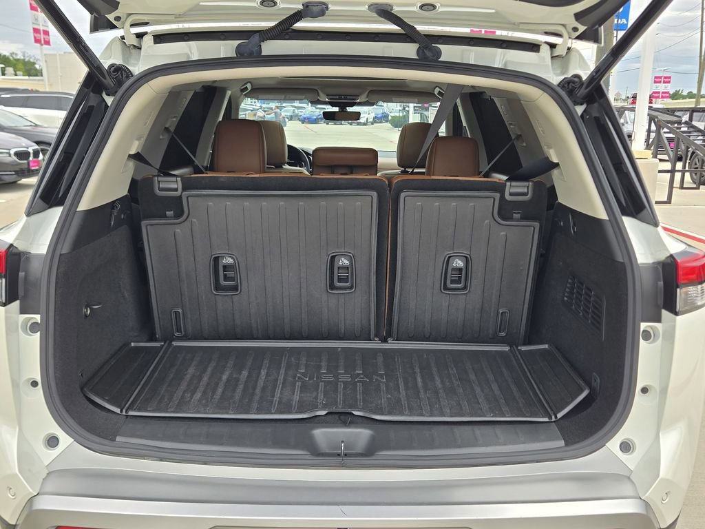 Used 2023 Nissan Pathfinder Platinum w/ Cargo Package AWD/4WD image 12