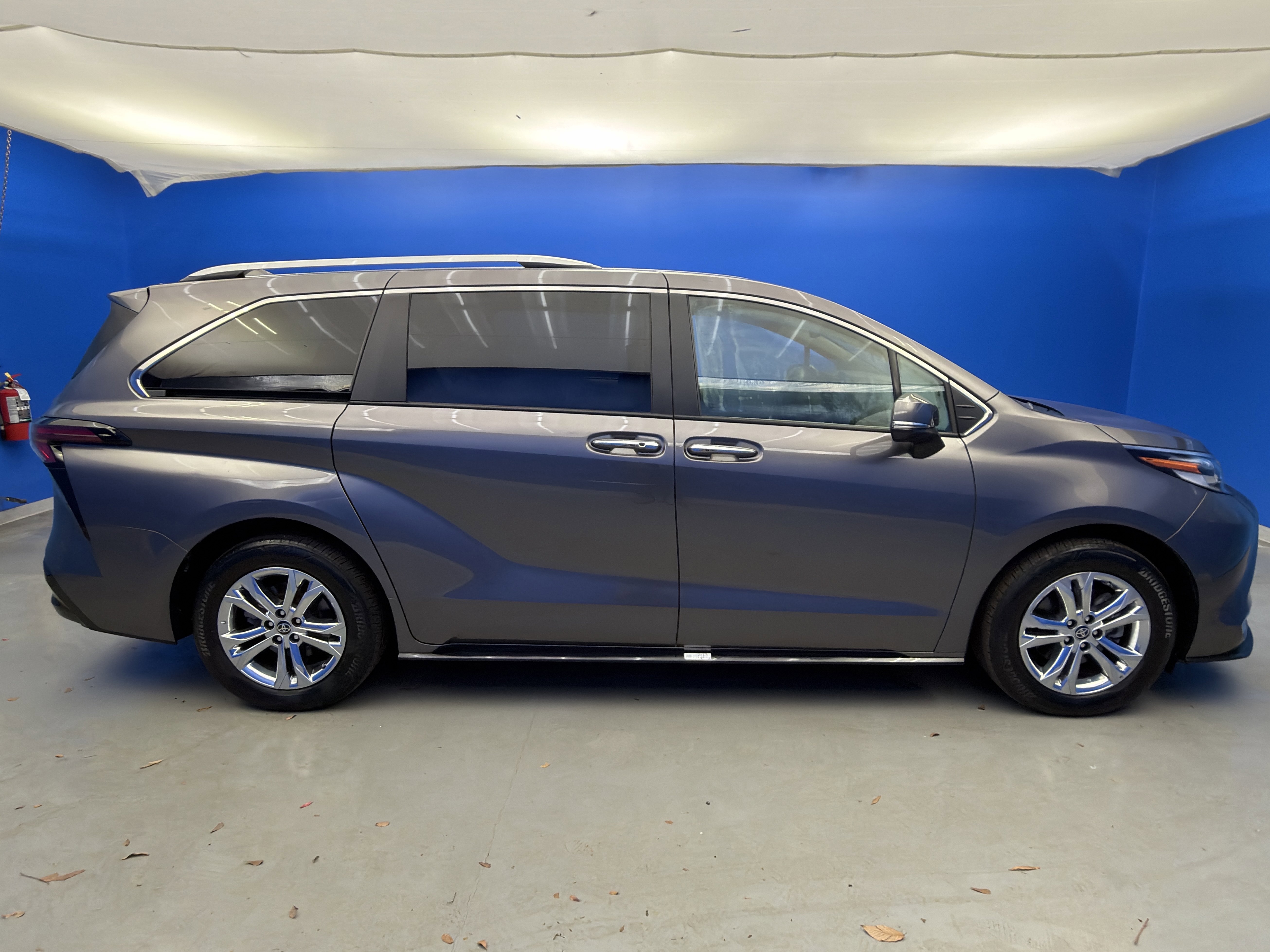 Used 2023 Toyota Sienna Platinum image 8