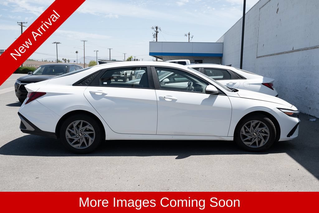 Used 2024 Hyundai Elantra SEL FWD image 2