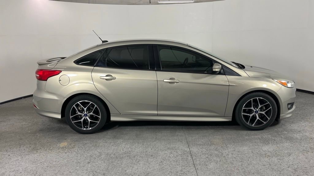 Used 2016 Ford Focus SE w/ SE Sport Package FWD image 5