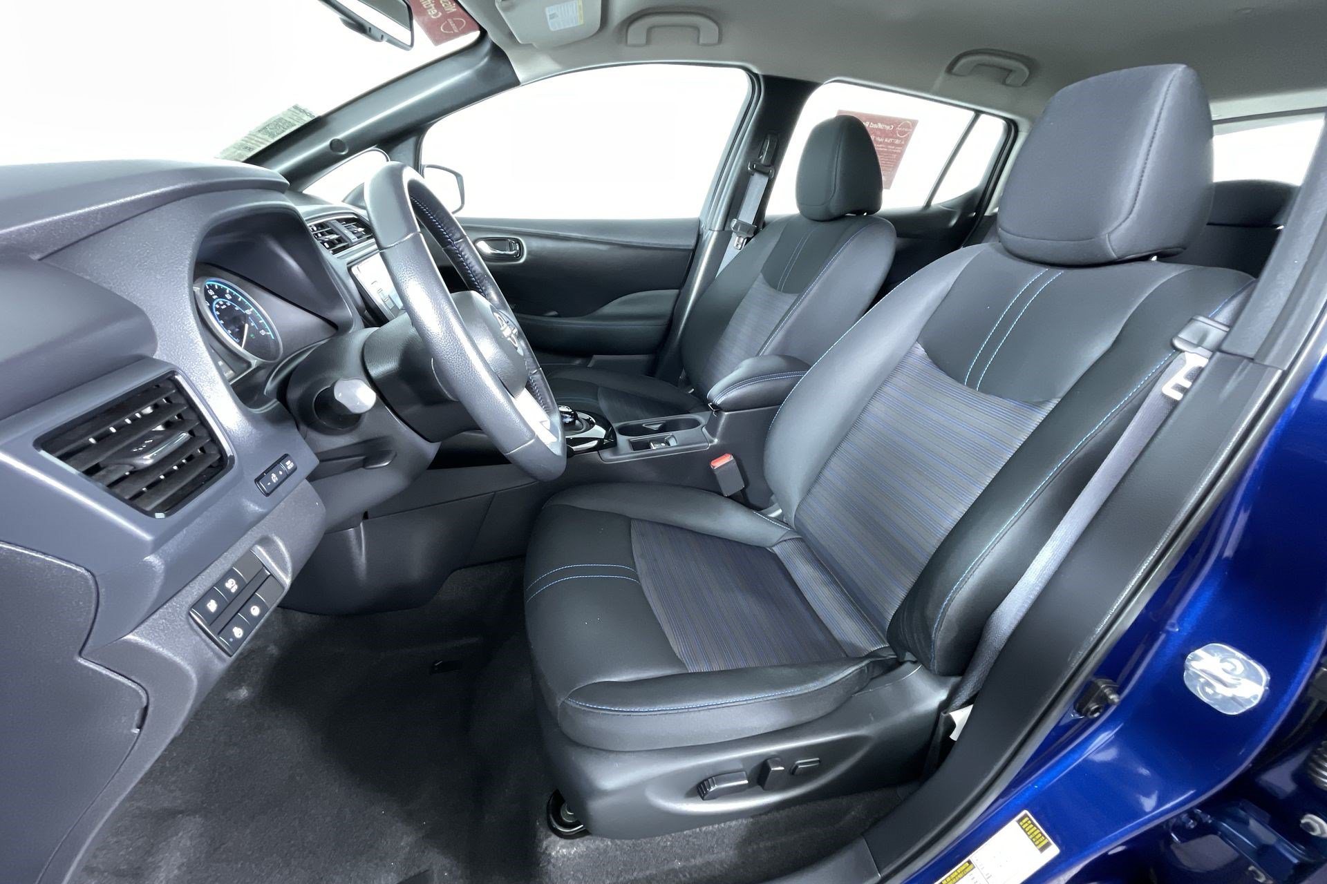 Certified 2025 Nissan Leaf SV Plus FWD image 15
