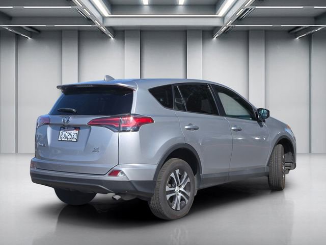 Used 2018 Toyota RAV4 LE image 4