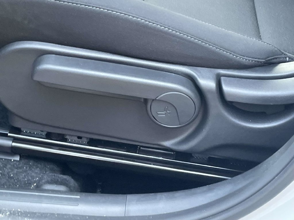 New 2026 Hyundai Kona SE FWD image 16