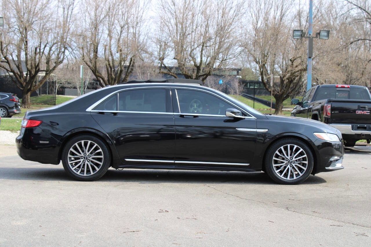 Used 2017 Lincoln Continental Select image 4