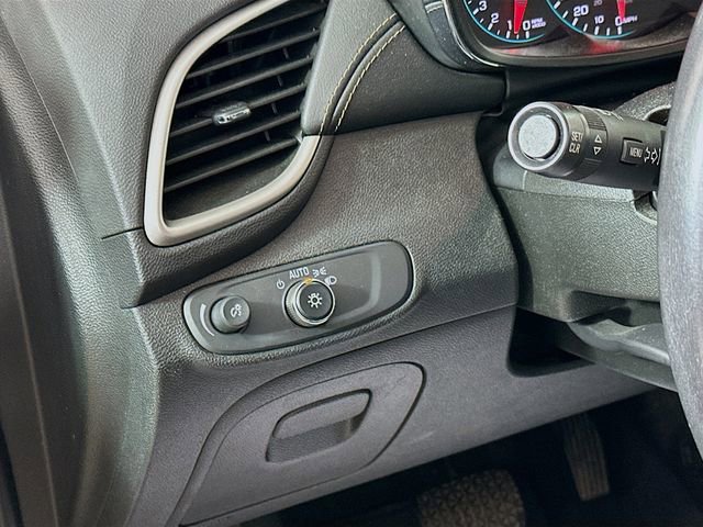 Used 2018 Chevrolet Trax LT w/ Sun & Sound Package image 10