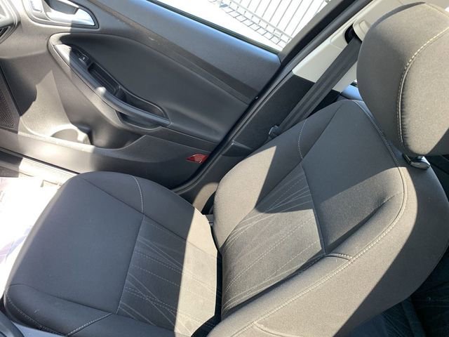 Used 2016 Ford Focus SE FWD image 28