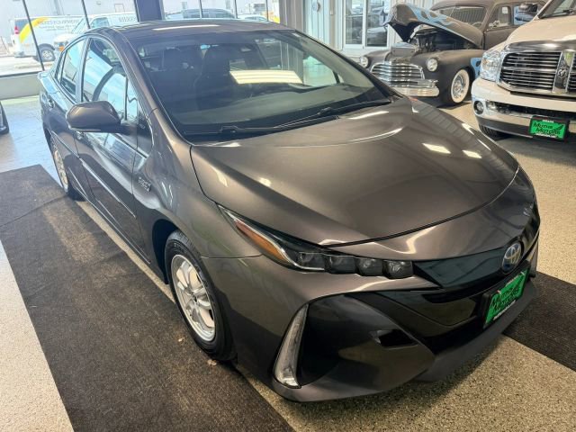 Used 2021 Toyota Prius Prime LE FWD image 2