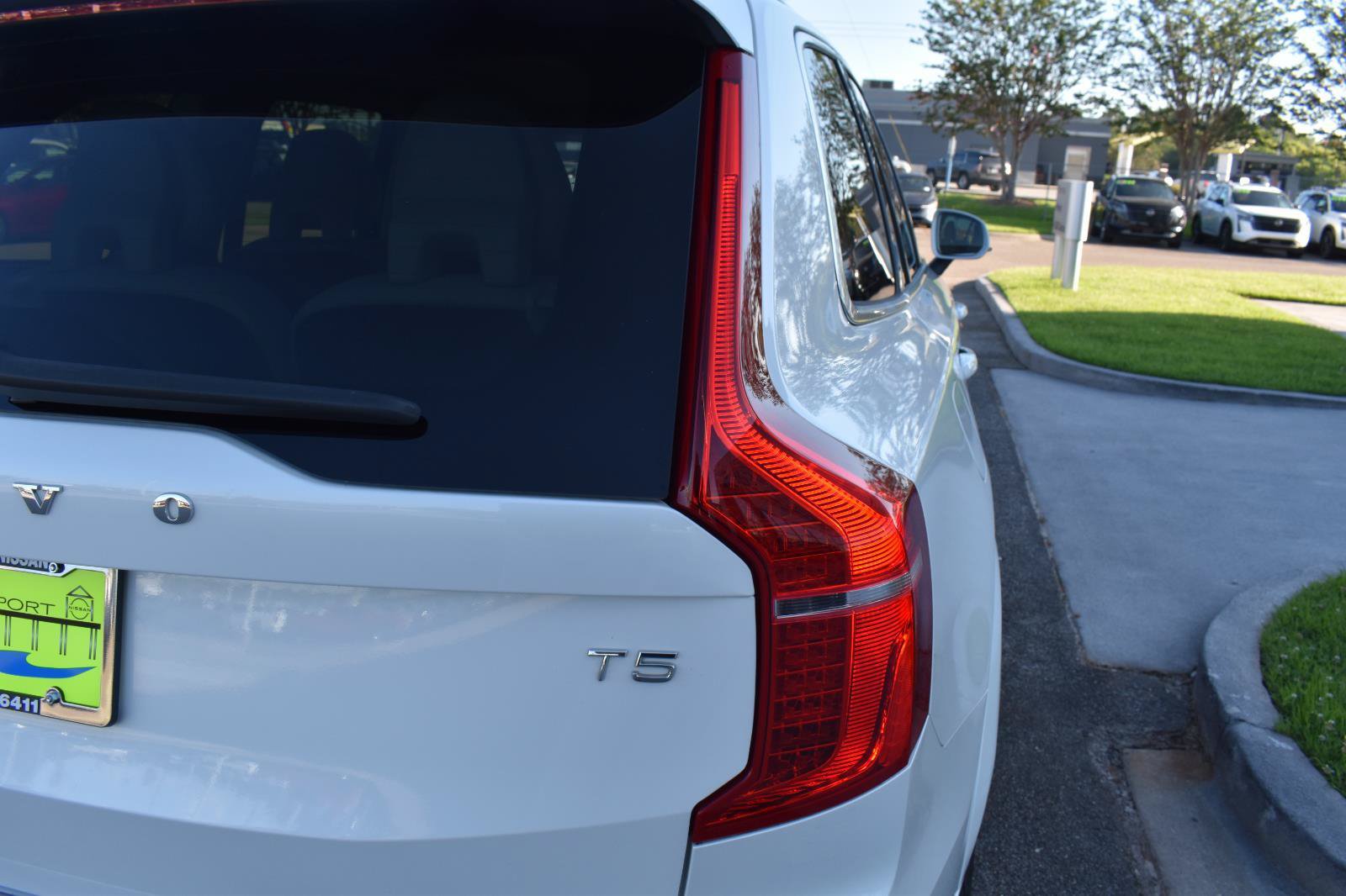 Used 2021 Volvo XC90 T5 Momentum w/ Protection Package Premier FWD image 11