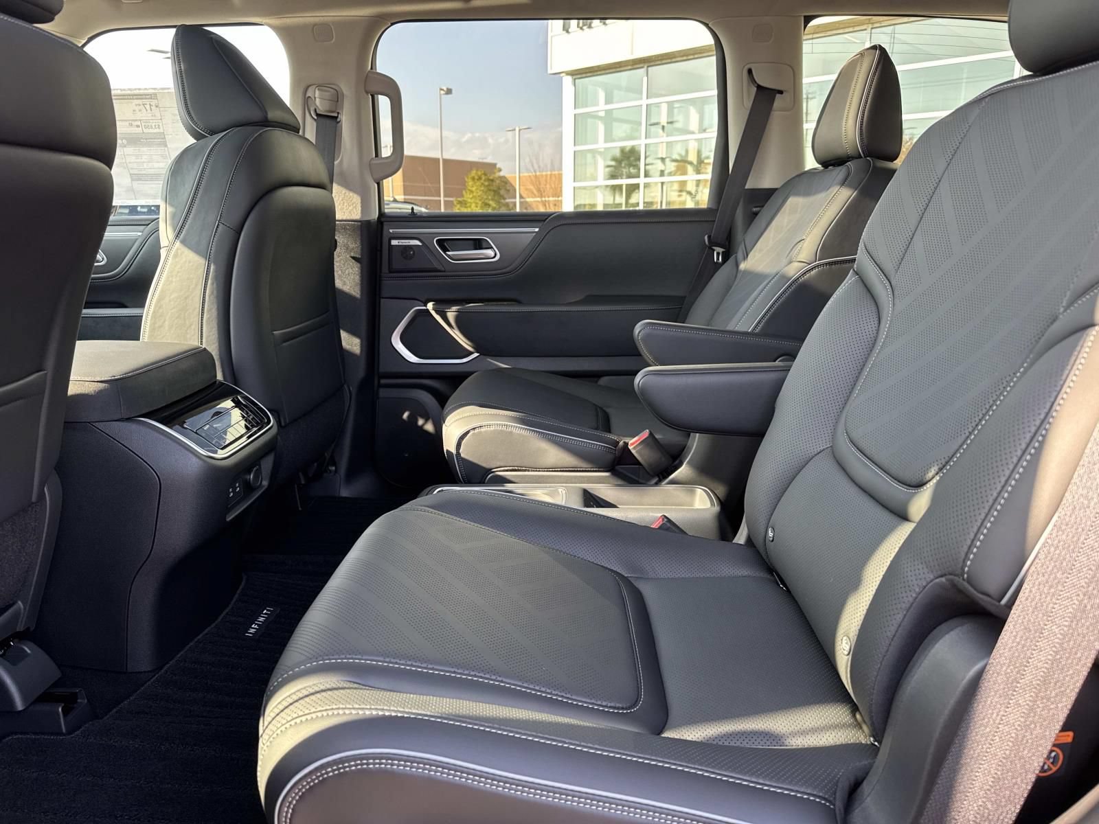 New 2026 INFINITI QX80 Luxe w/ Cargo Package AWD/4WD image 9