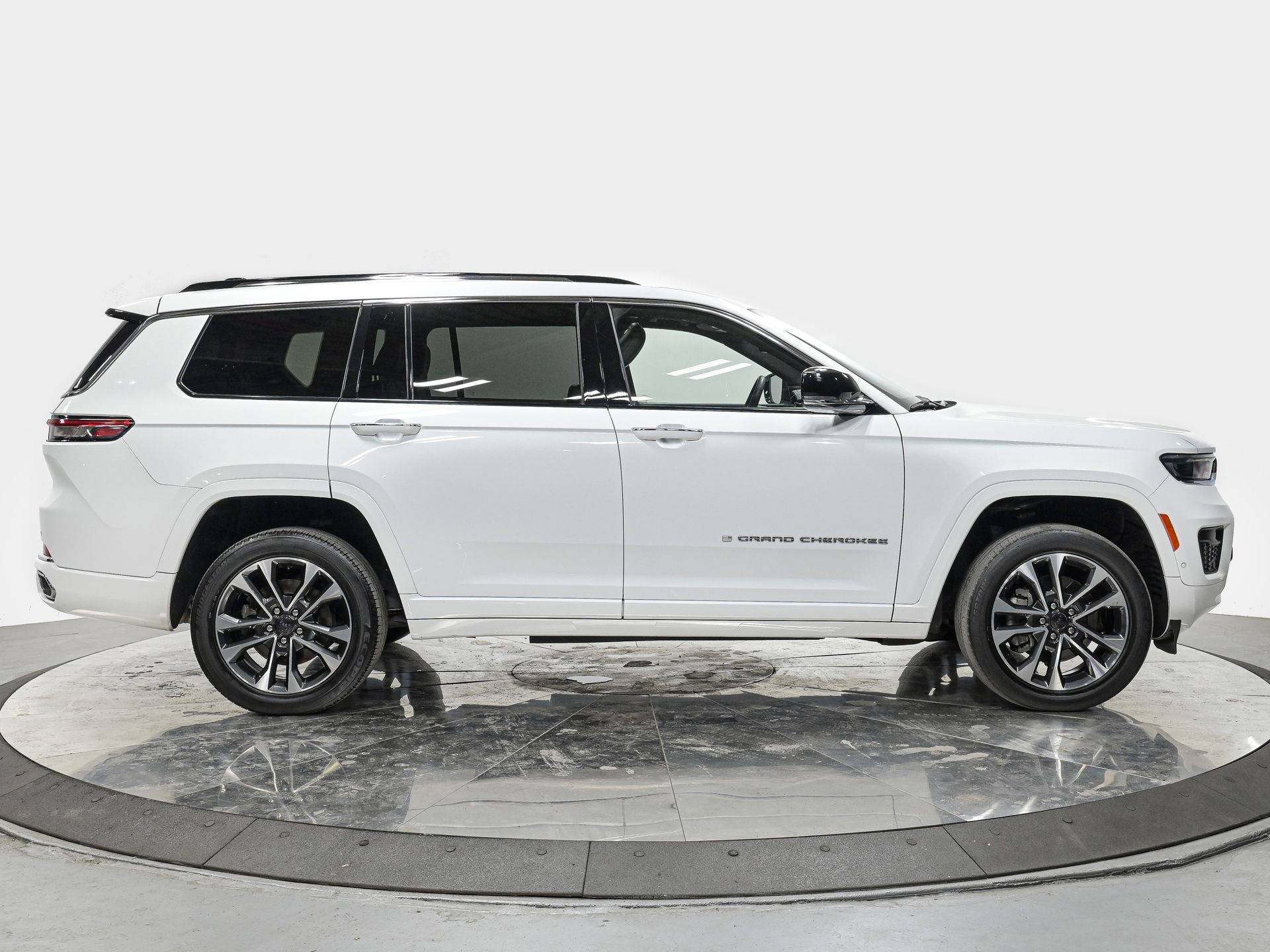 Used 2023 Jeep Grand Cherokee L Overland image 8