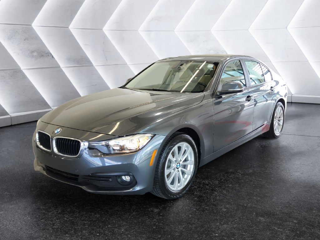 Used 2017 BMW 320i xDrive Sedan AWD/4WD image 3