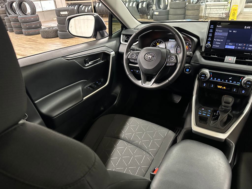 Used 2022 Toyota RAV4 XLE image 15