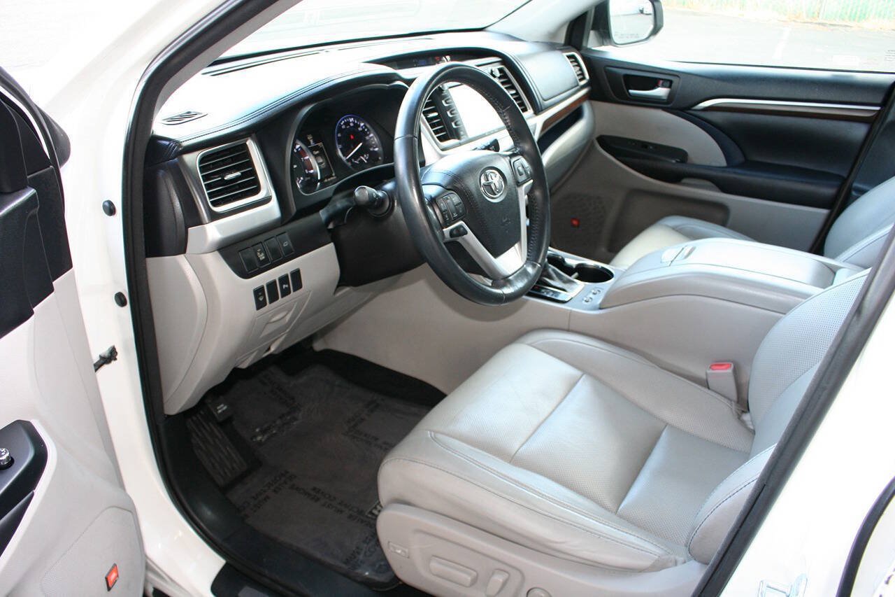 Used 2016 Toyota Highlander Limited AWD/4WD image 12