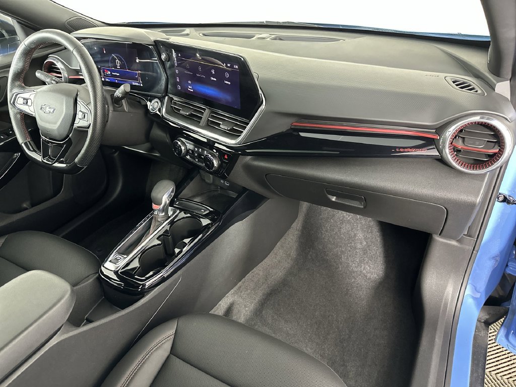 Used 2024 Chevrolet Trax RS w/ Sunroof Package FWD image 31