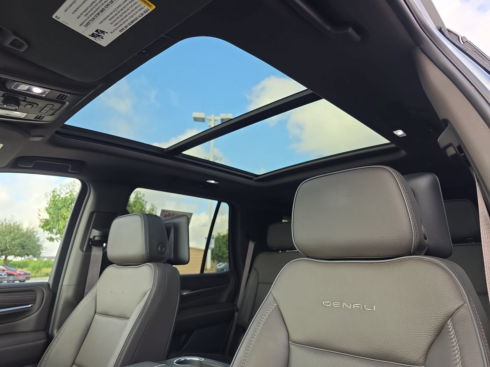 Used 2024 GMC Yukon Denali AWD/4WD image 27