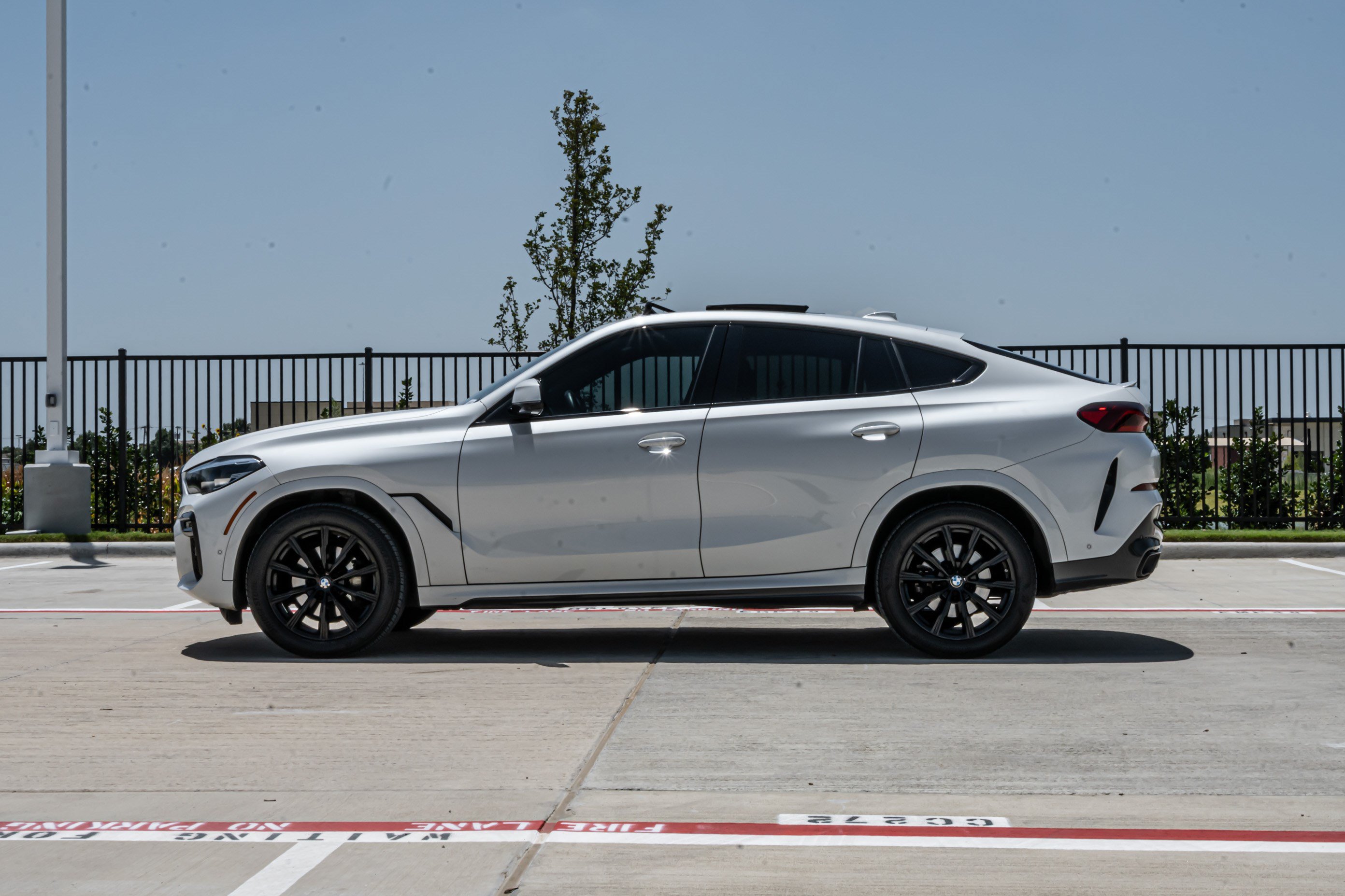 Used 2021 BMW X6 xDrive40i w/ M Sport Package AWD/4WD image 6