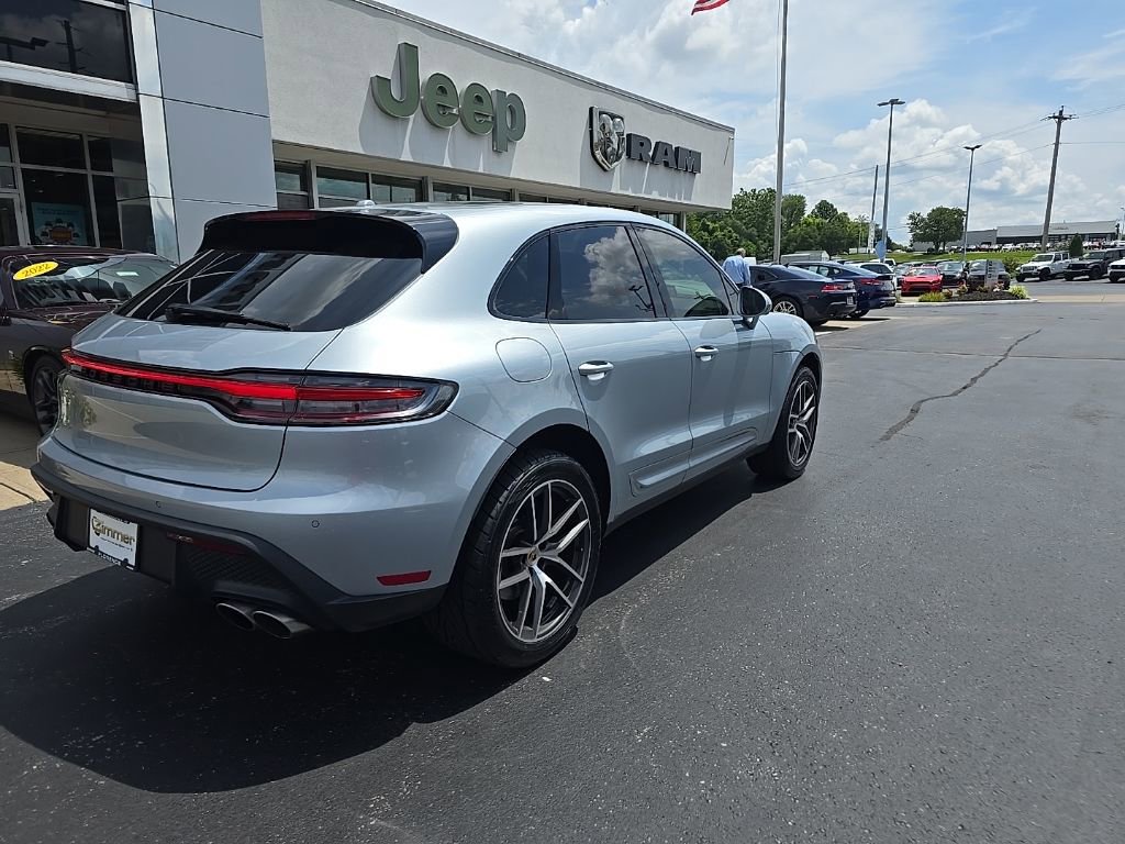 Used 2022 Porsche Macan S w/ Premium Package image 9