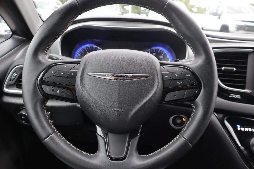 Used 2018 Chrysler Pacifica Touring Plus w/ S Appearance Package FWD image 6