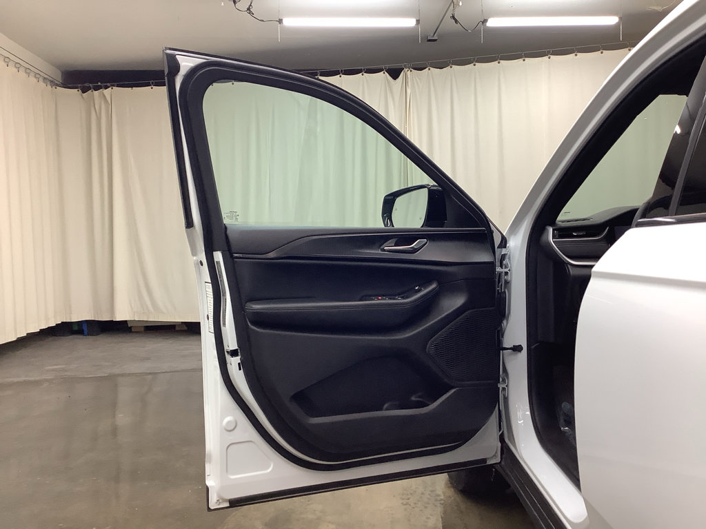 Used 2024 Jeep Grand Cherokee L Laredo image 15