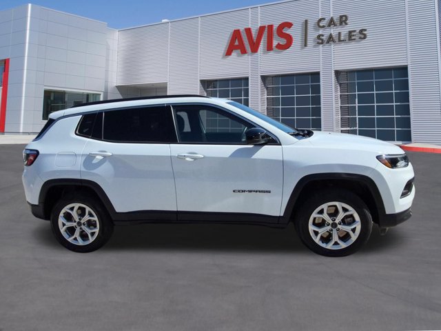 Used 2025 Jeep Compass Latitude w/ Sun & Sound Group AWD/4WD image 5