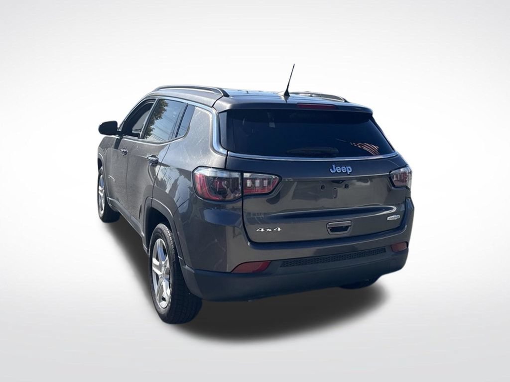 Used 2024 Jeep Compass Latitude AWD/4WD image 5