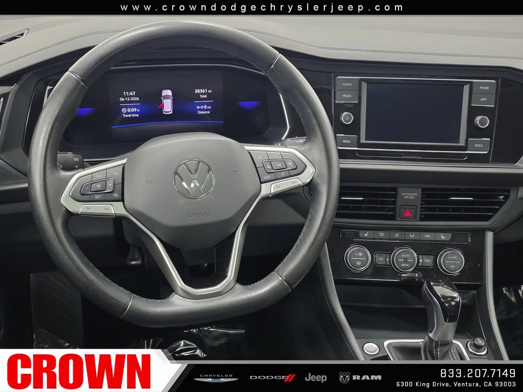Used 2024 Volkswagen Jetta SE FWD image 18