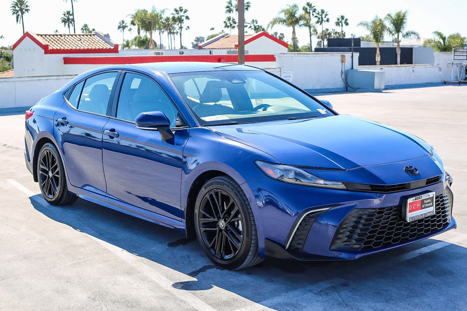 Used 2025 Toyota Camry SE w/ Convenience Package FWD image 4
