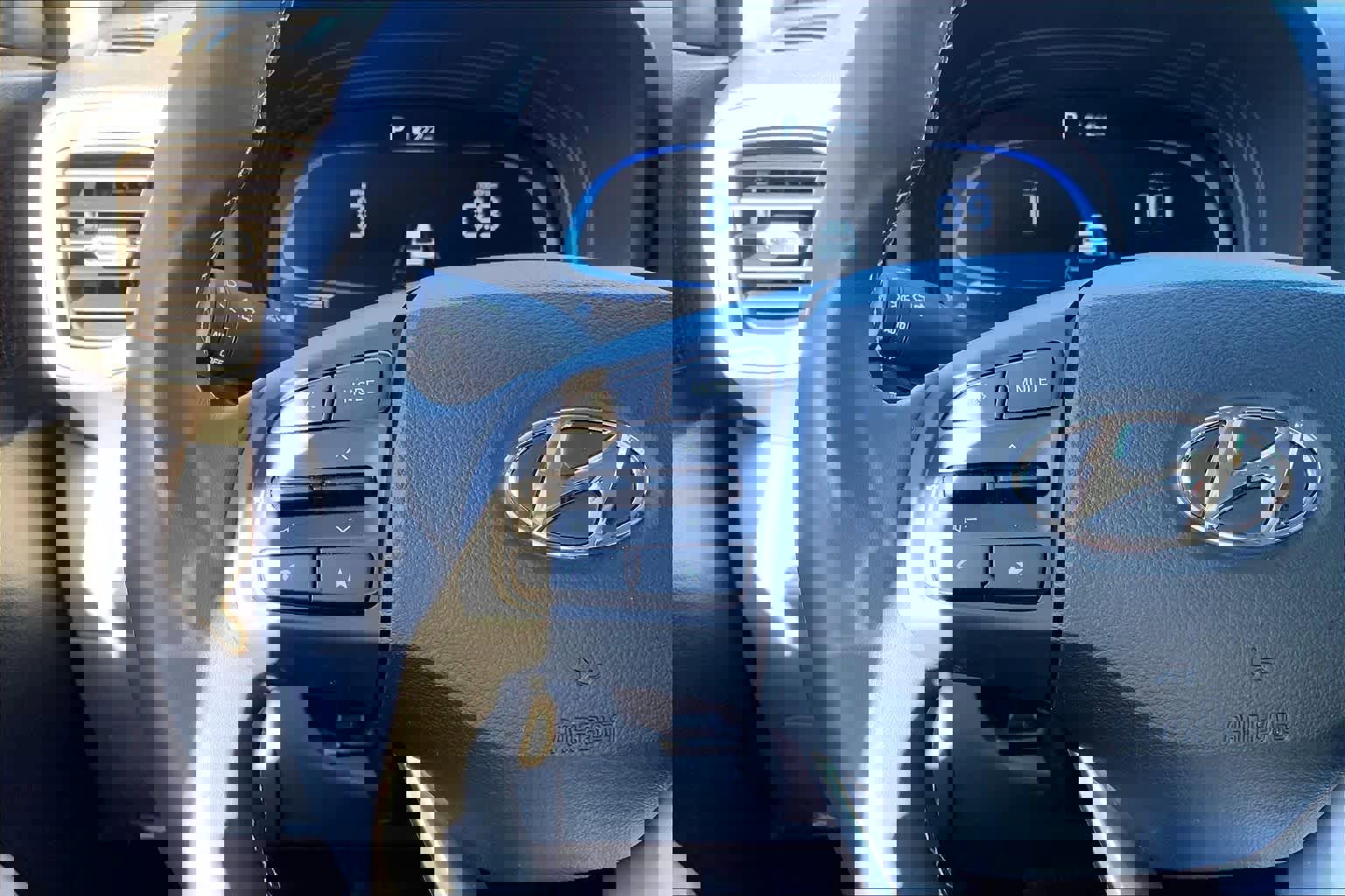 Certified 2025 Hyundai Venue SEL image 23