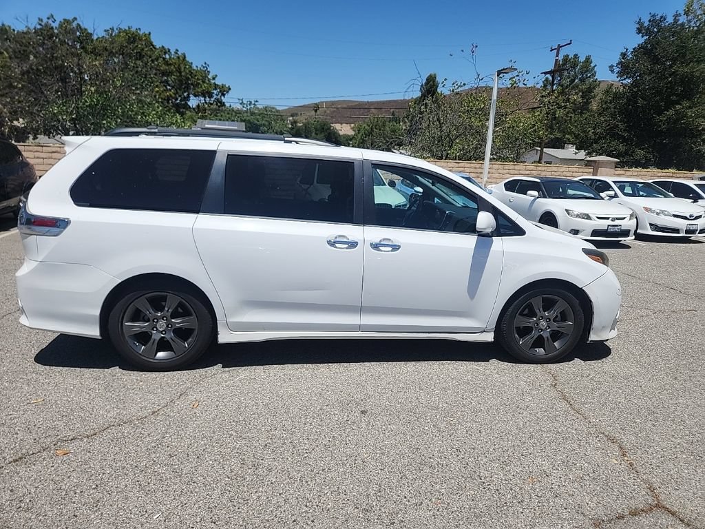 Used 2016 Toyota Sienna SE FWD image 6