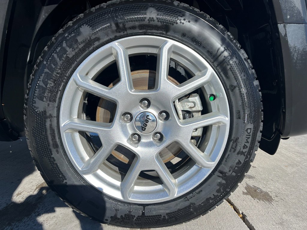 Used 2023 Jeep Renegade Latitude w/ Premium Group image 2