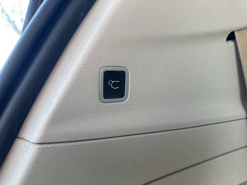 Used 2018 Chrysler Pacifica Touring Plus w/ Tire & Wheel Group image 10