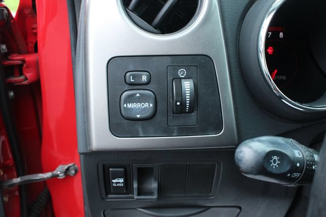 Used 2006 Pontiac Vibe w/ Preferred Package FWD image 15