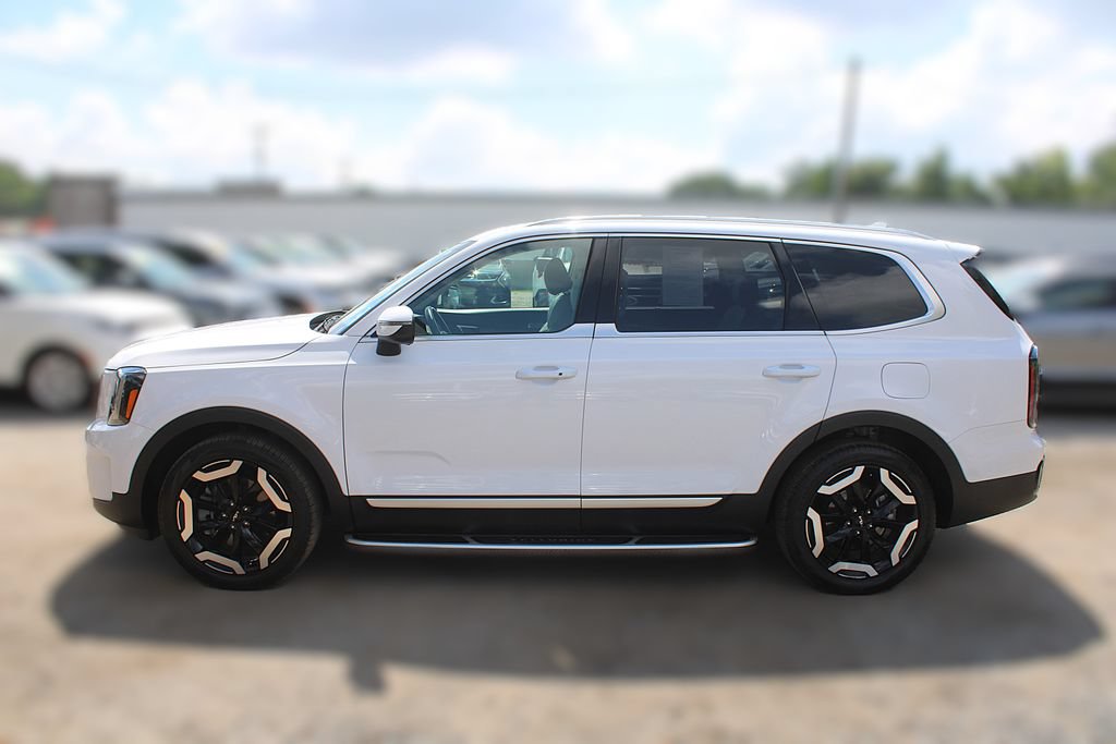 Certified 2024 Kia Telluride EX w/ EX Captain's Chair Package FWD image 15