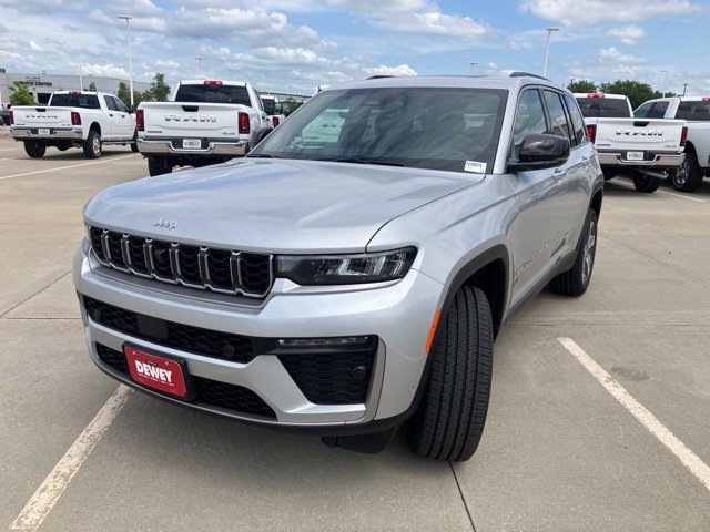 New 2026 Jeep Grand Cherokee Limited w/ Luxury Tech Group II AWD/4WD image 3