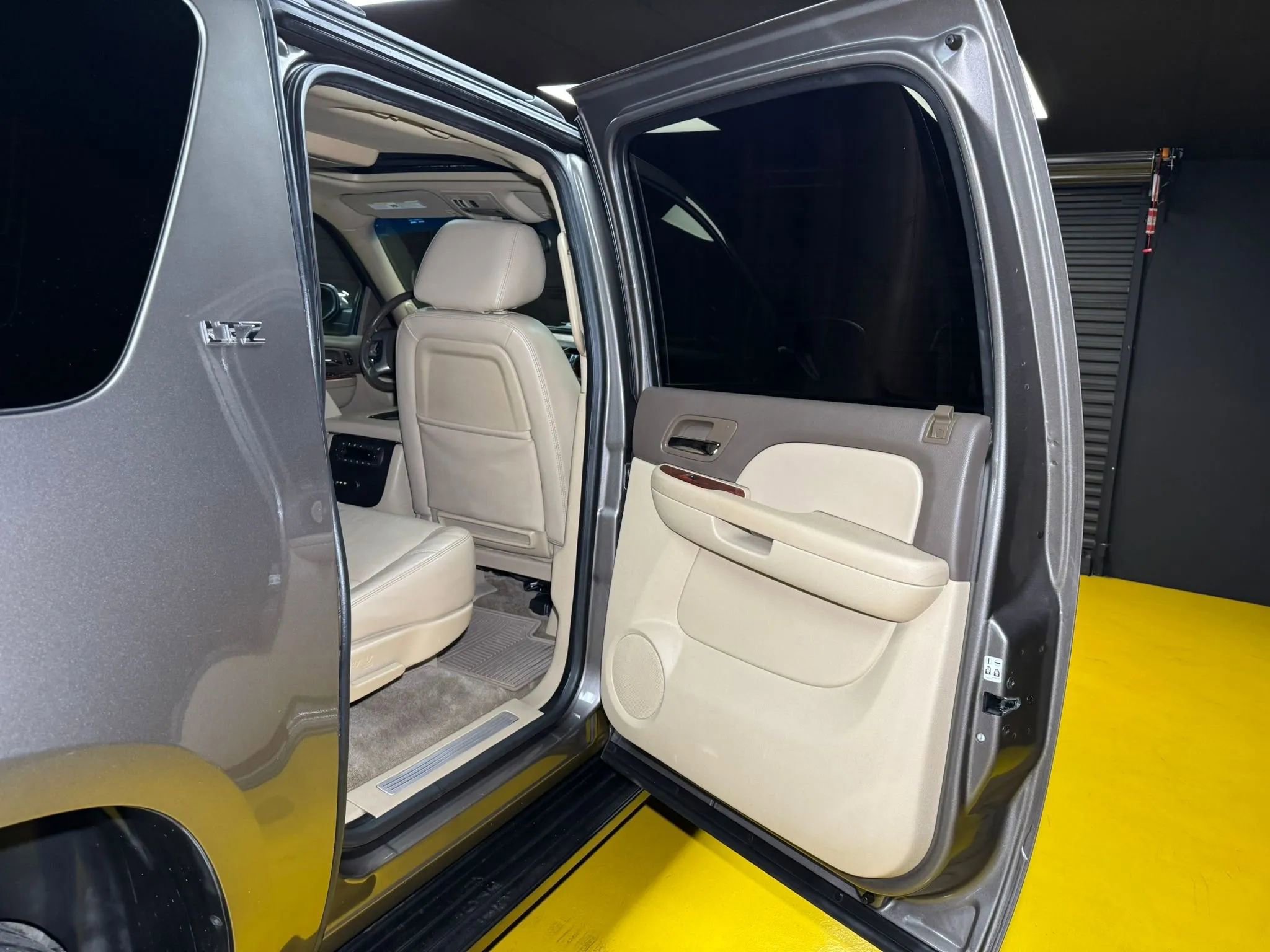 Used 2012 Chevrolet Suburban LTZ image 63