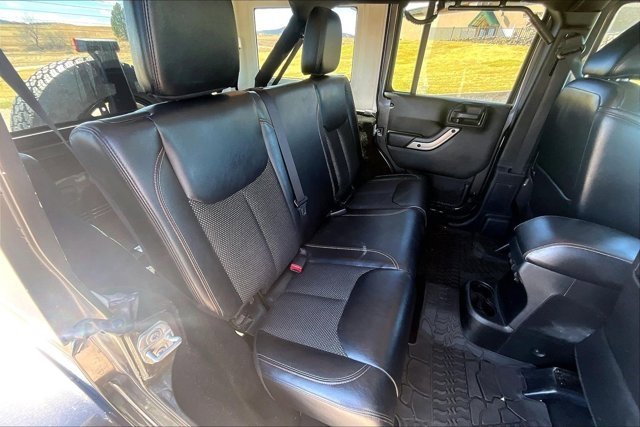 Used 2016 Jeep Wrangler Unlimited Sahara image 25
