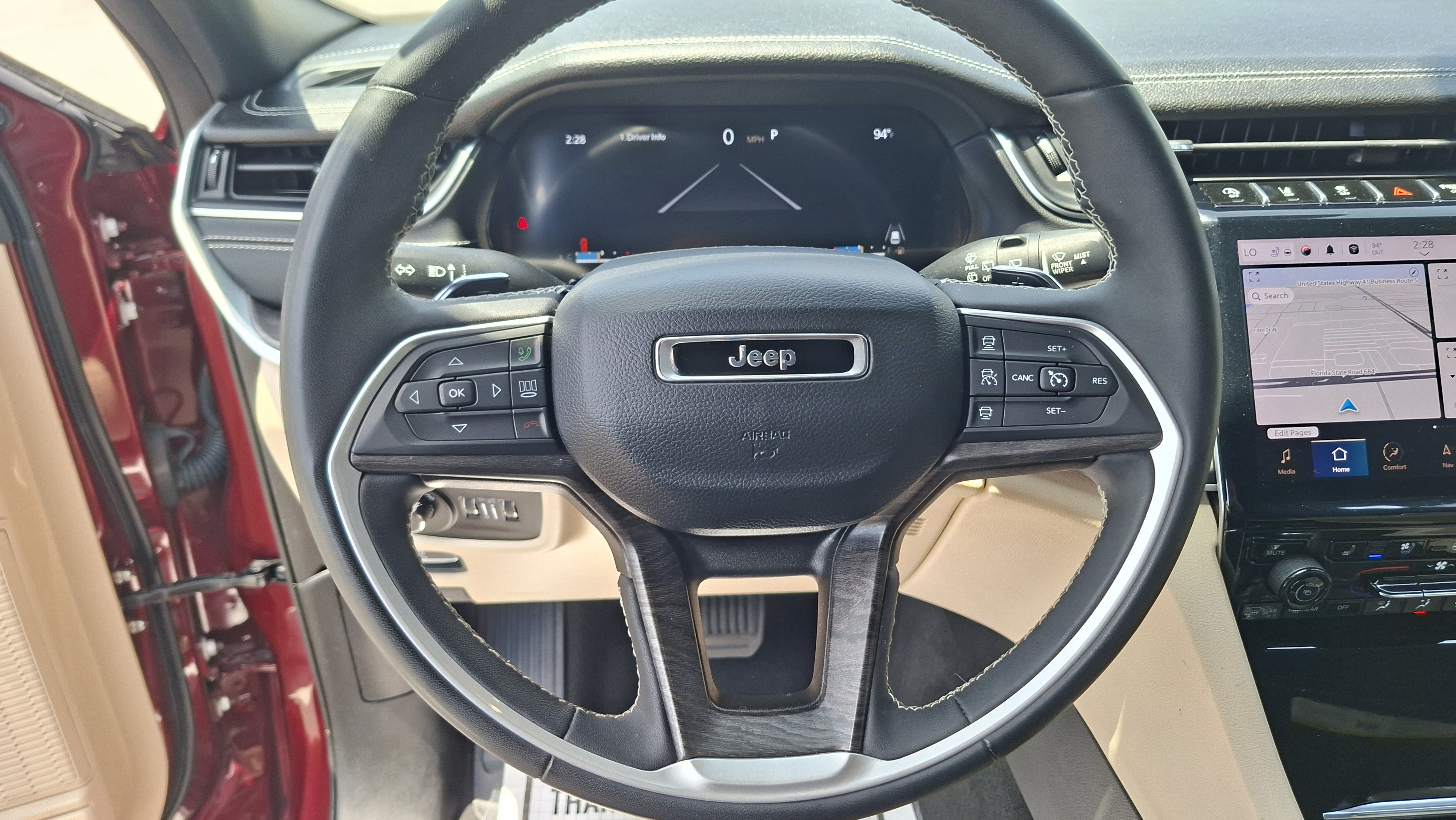 Used 2023 Jeep Grand Cherokee L Limited w/ Luxury Tech Group II AWD/4WD image 11