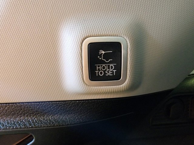 Used 2022 Jeep Grand Cherokee Overland w/ Luxury Tech Group IV image 17