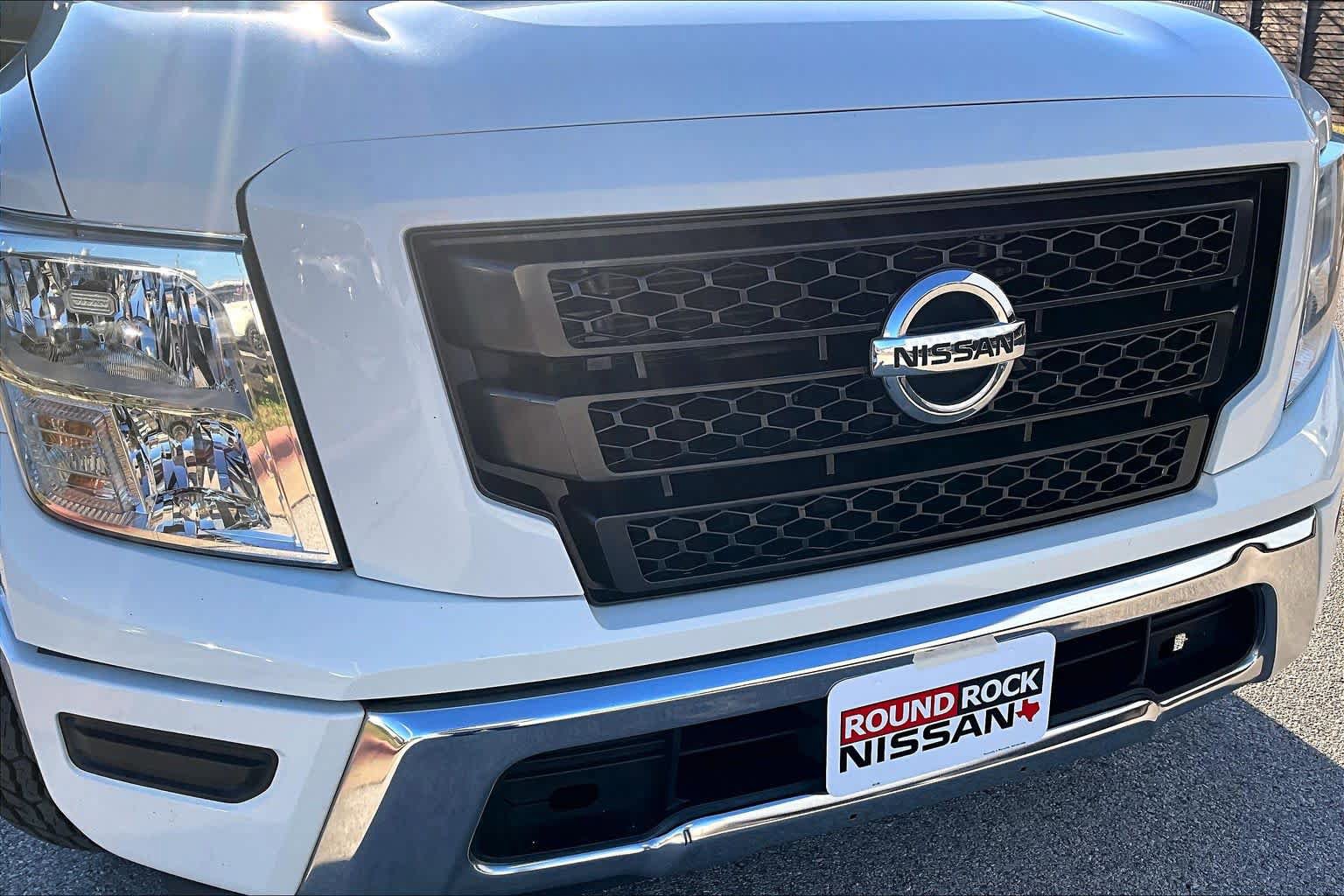 Used 2022 Nissan Titan SV image 29