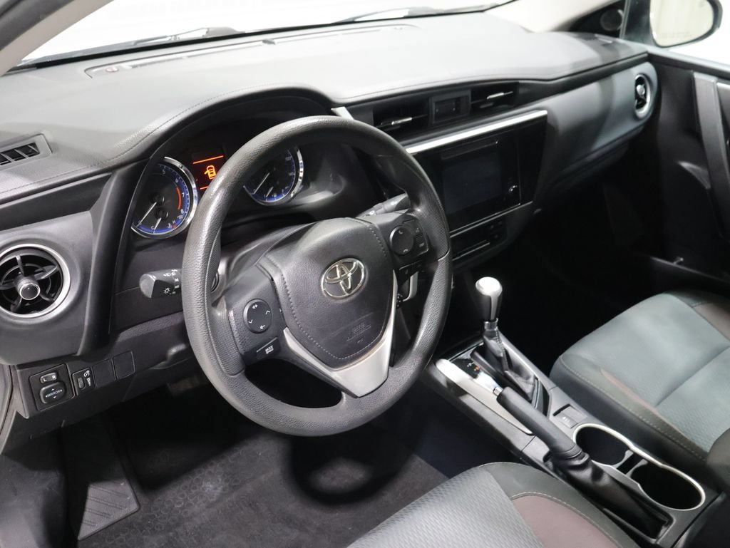 Used 2018 Toyota Corolla LE FWD image 14