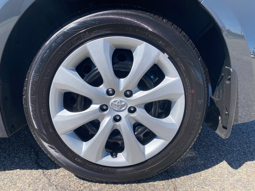 Used 2025 Toyota Corolla LE FWD image 31