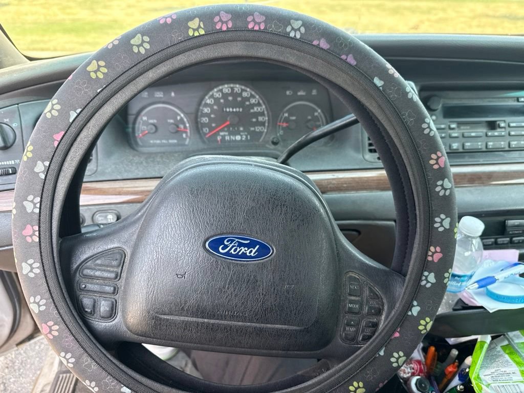 Used 2004 Ford Crown Victoria LX RWD image 17