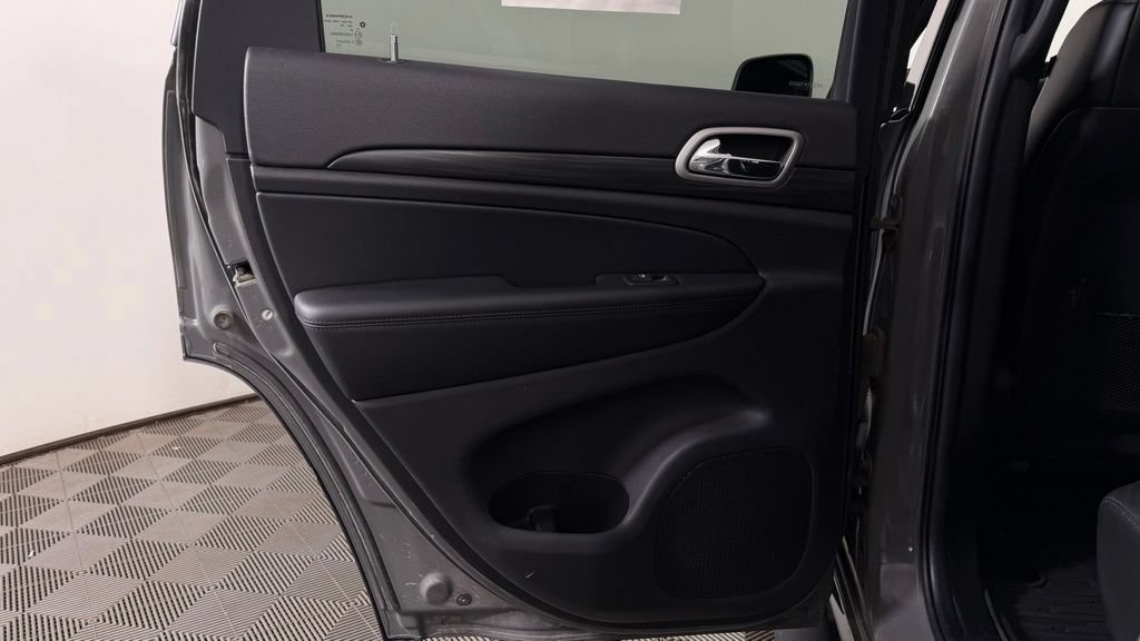 Used 2020 Jeep Grand Cherokee Altitude AWD/4WD image 27