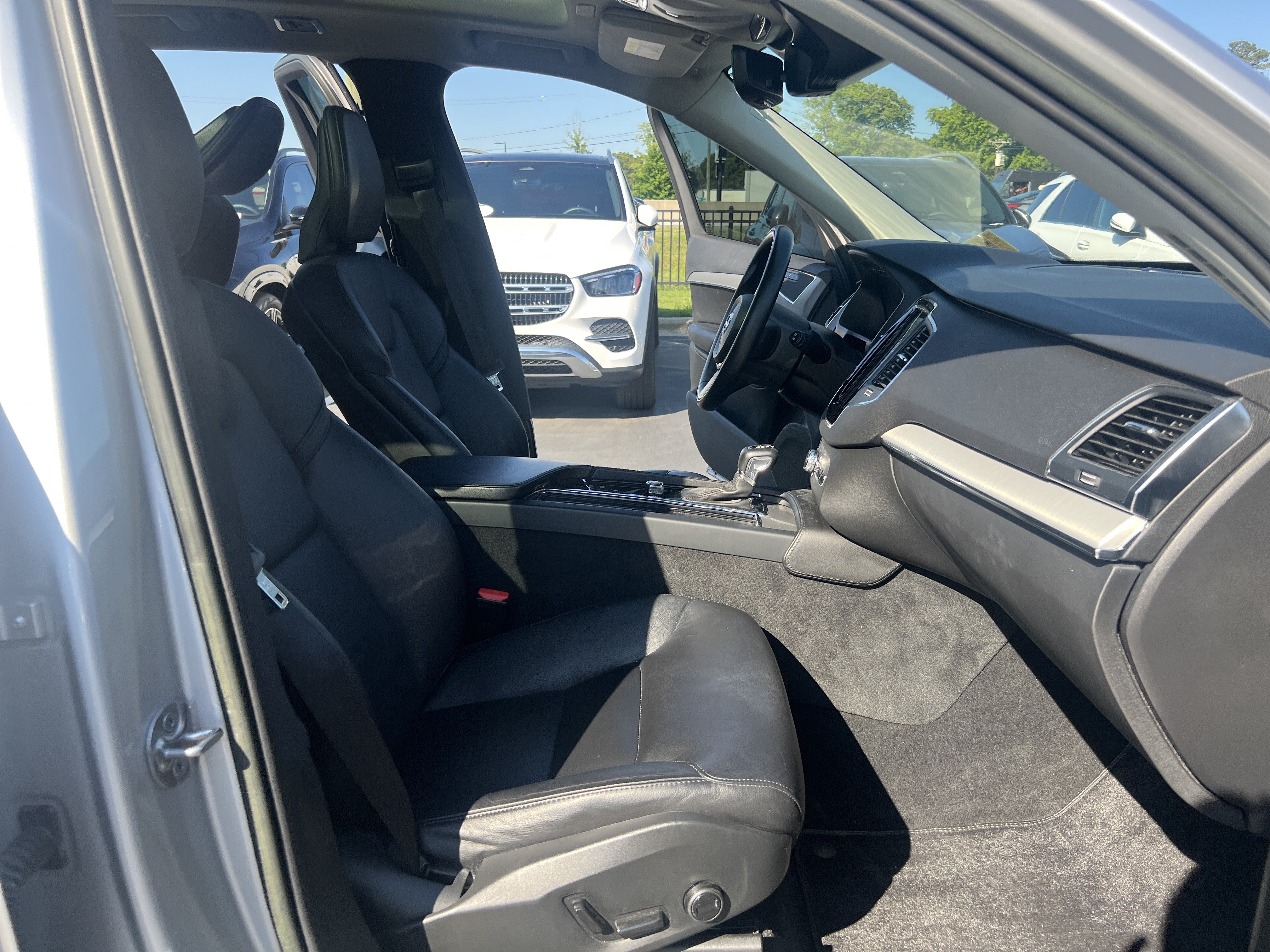 Used 2022 Volvo XC90 T5 Momentum w/ Climate Package FWD image 35