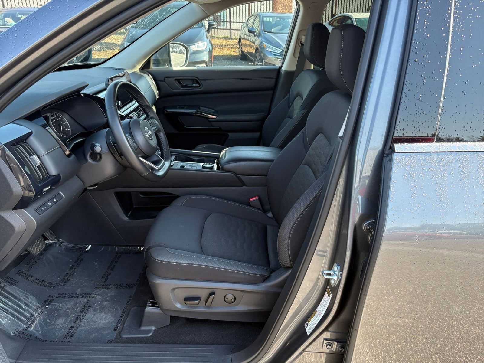 Used 2025 Nissan Pathfinder SV image 29