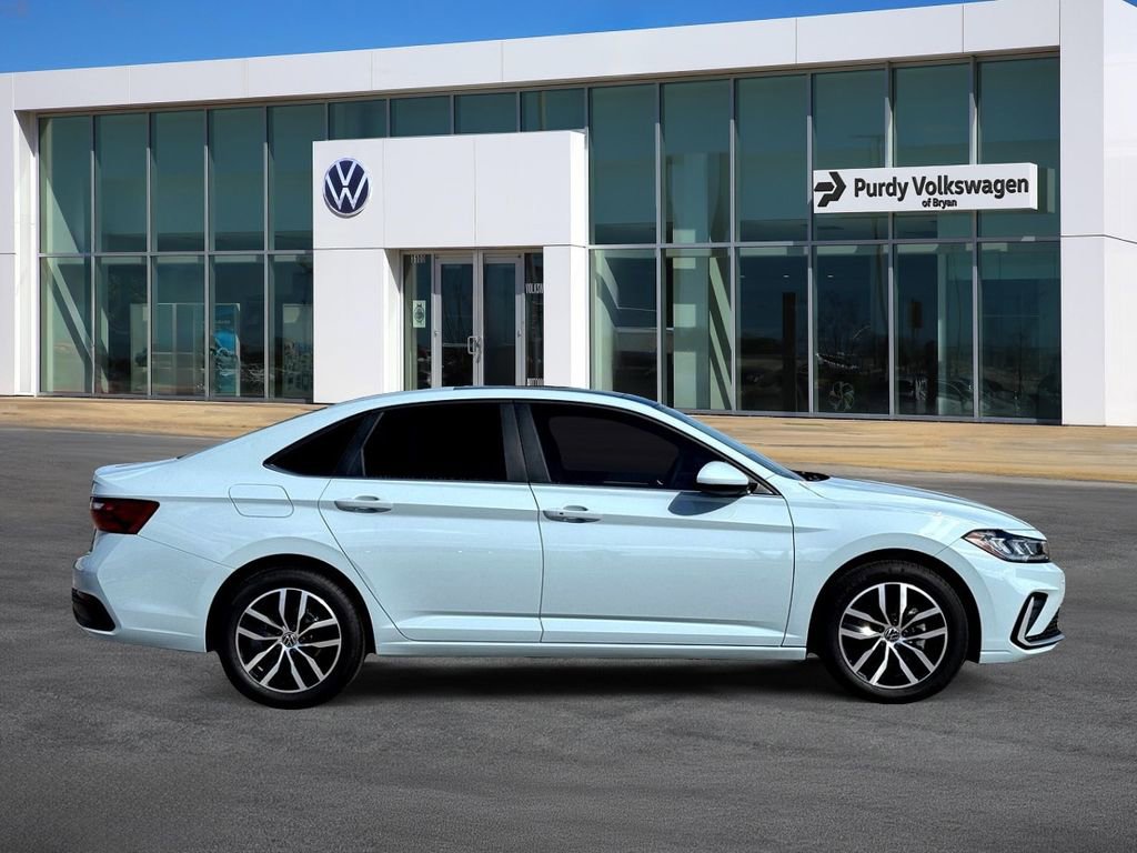 New 2025 Volkswagen Jetta SE FWD image 9