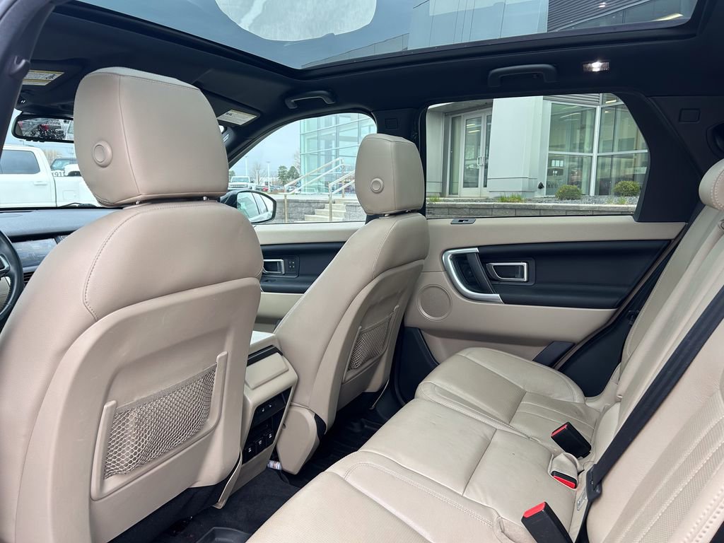Used 2016 Land Rover Discovery Sport HSE image 14