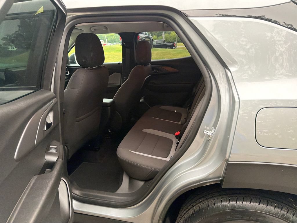 Used 2025 Chevrolet TrailBlazer LS w/ LS Convenience Package FWD image 25